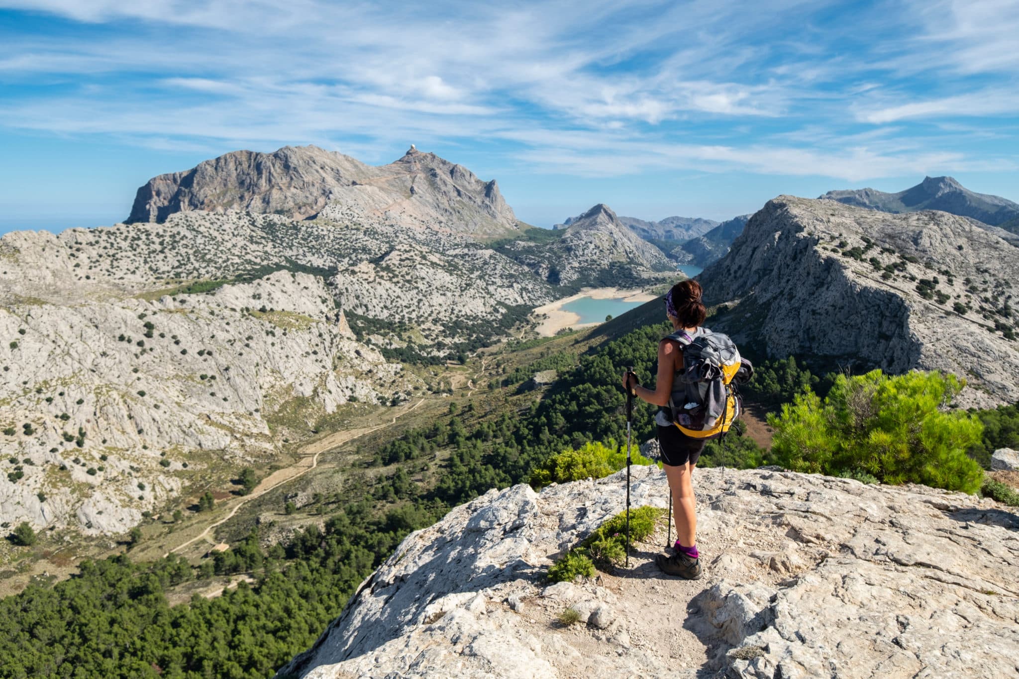 excursionista contemplando el valle de Binimorat y el Puig Major, Paraje natural de la Serra de Tramuntana, Mallorca, balearic islands, Spain